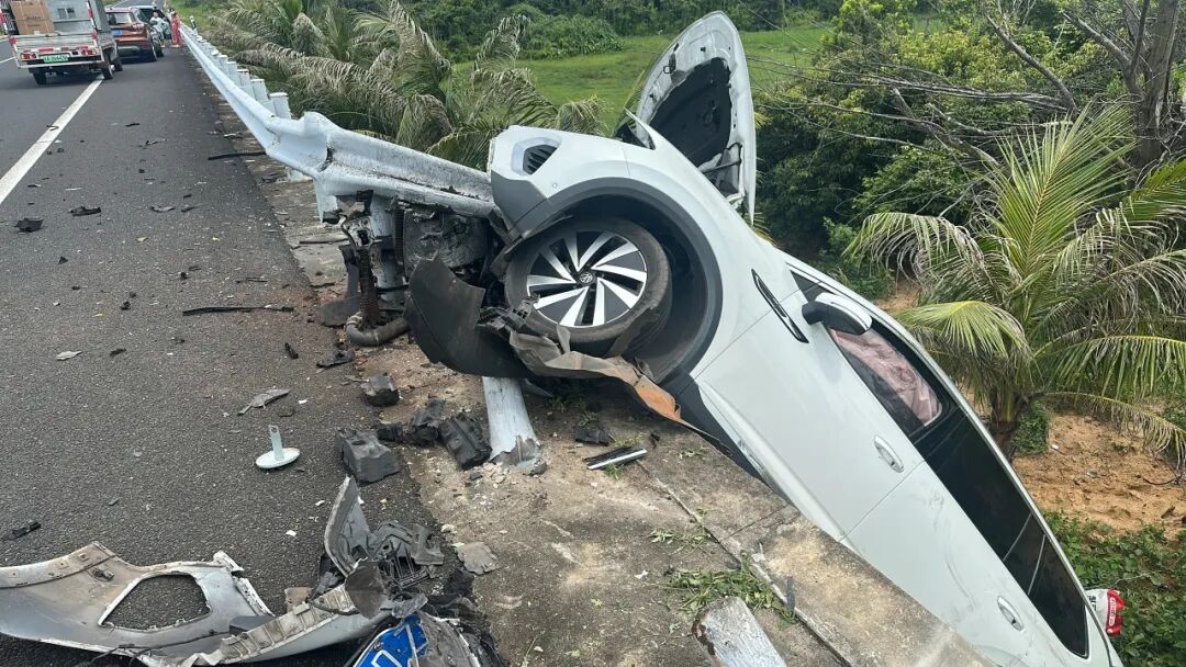 蜜月途中，丈夫突然停车，撇下新婚妻子……