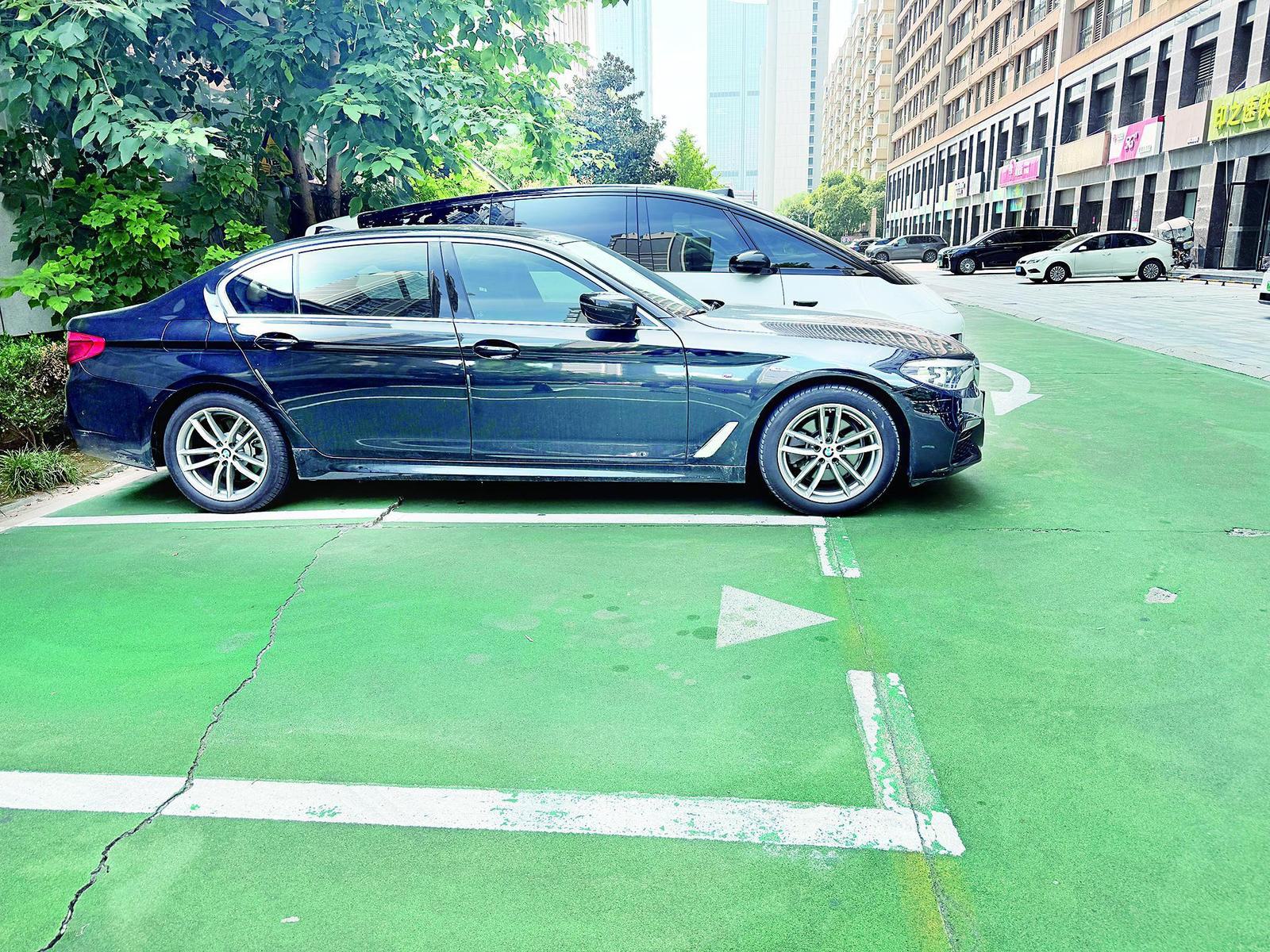 “大车”遇上小车位怎样破解停车烦恼