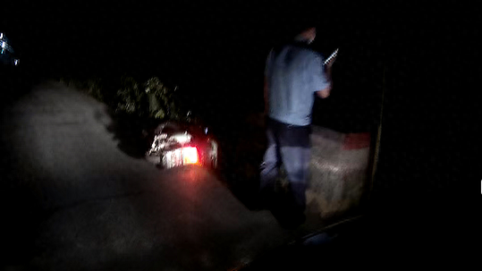深夜，路边独留亮灯电动车，警方：另有“蹊跷”